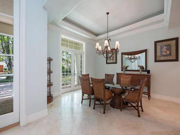 Luxury Six Bedroom Home in Olde Naples Walk to Beach
