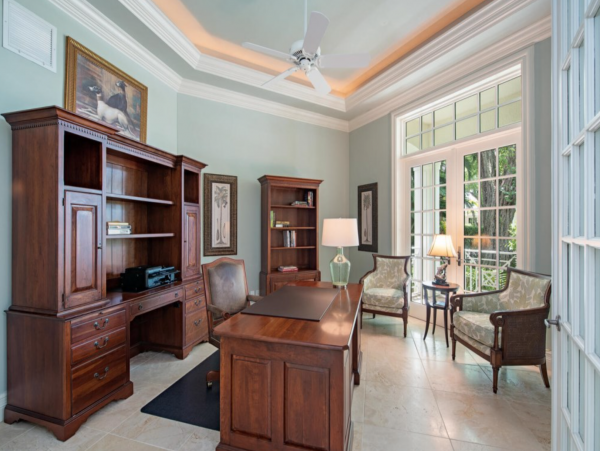 Luxury Six Bedroom Home in Olde Naples Walk to Beach