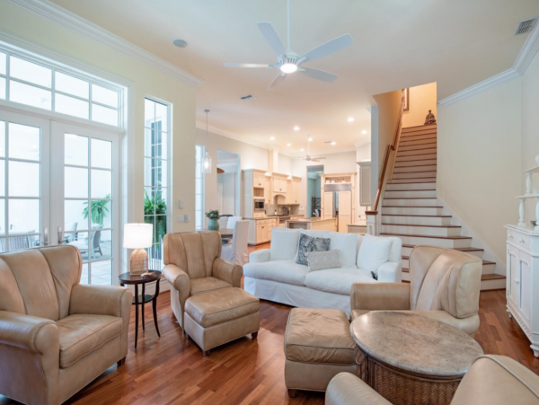 Luxury Six Bedroom Home in Olde Naples Walk to Beach