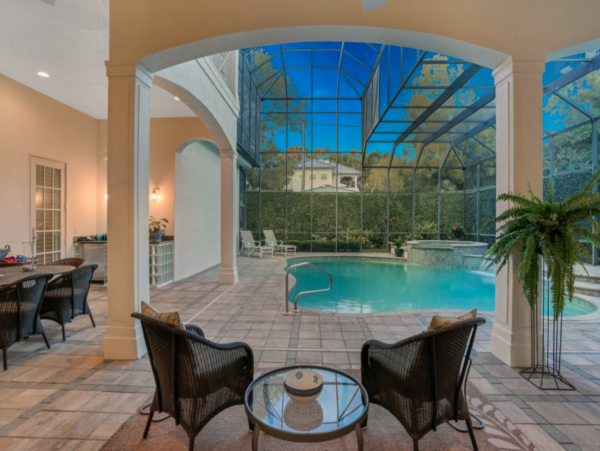 Luxury Six Bedroom Home in Olde Naples Walk to Beach