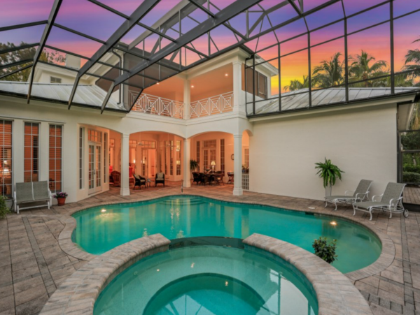 Luxury Six Bedroom Home in Olde Naples Walk to Beach