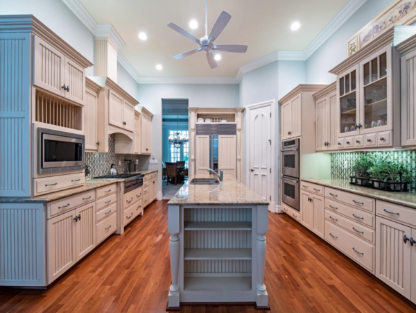 Luxury Six Bedroom Home in Olde Naples Walk to Beach