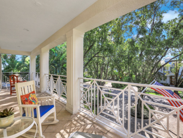 Luxury Six Bedroom Home in Olde Naples Walk to Beach