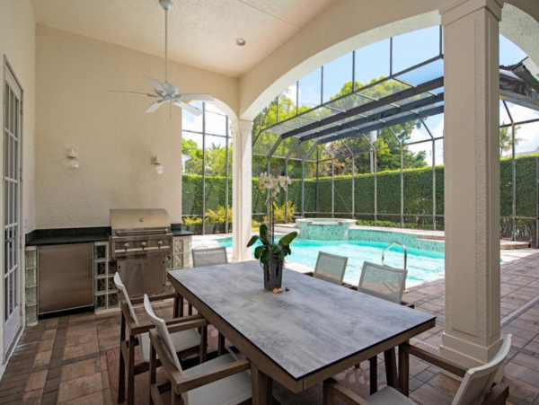 Luxury Six Bedroom Home in Olde Naples Walk to Beach