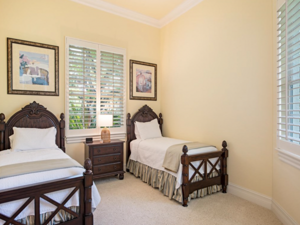 Luxury Six Bedroom Home in Olde Naples Walk to Beach
