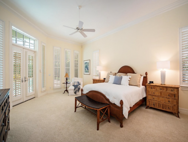Luxury Six Bedroom Home in Olde Naples Walk to Beach