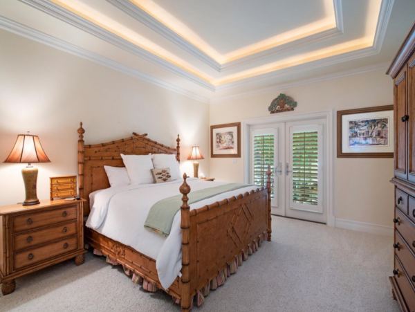 Luxury Six Bedroom Home in Olde Naples Walk to Beach