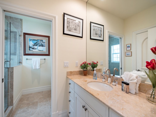 Luxury Six Bedroom Home in Olde Naples Walk to Beach