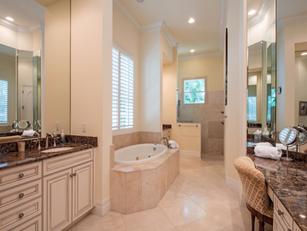 Luxury Six Bedroom Home in Olde Naples Walk to Beach