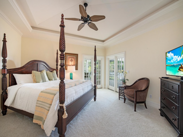 Luxury Six Bedroom Home in Olde Naples Walk to Beach