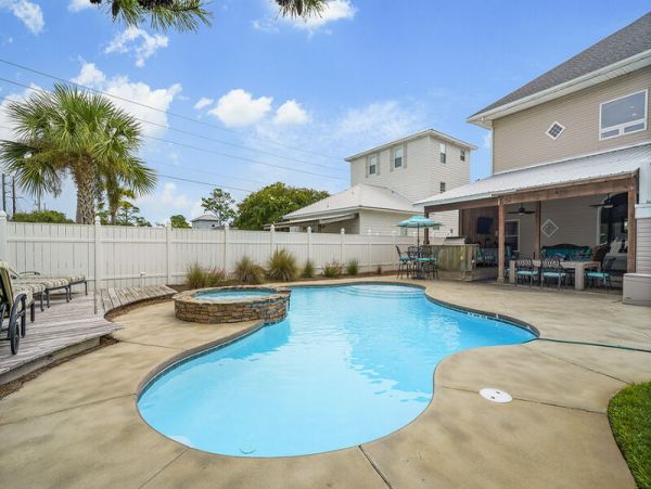Six Bedroom Walk to Beach Vacation Home in Destin Florida