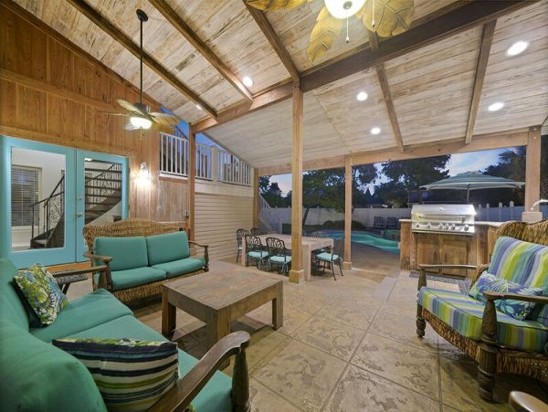 Six Bedroom Walk to Beach Vacation Home in Destin Florida