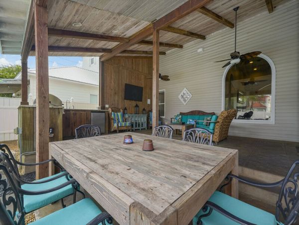 Six Bedroom Walk to Beach Vacation Home in Destin Florida