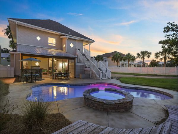 Six Bedroom Walk to Beach Vacation Home in Destin Florida