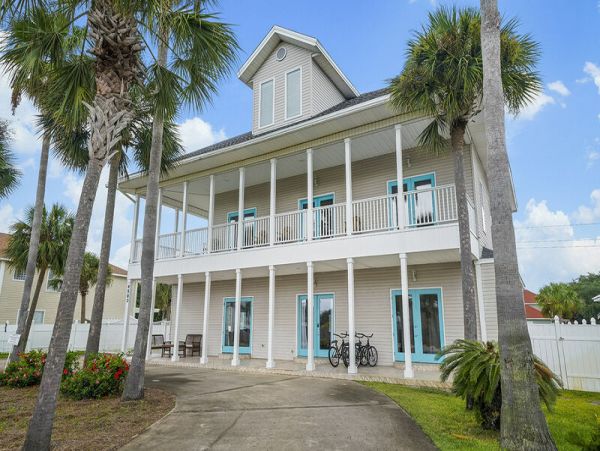 Six Bedroom Walk to Beach Vacation Home in Destin Florida
