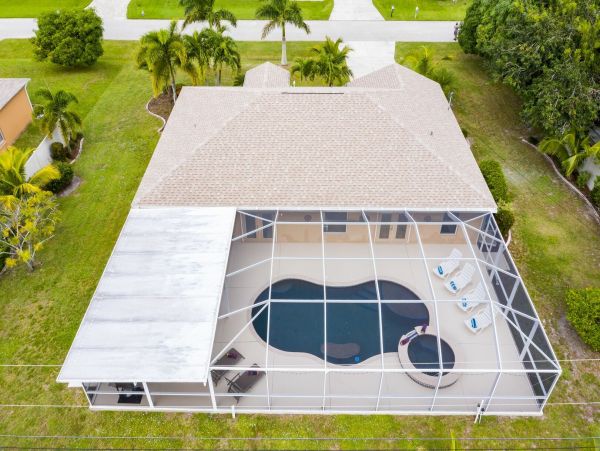 Cape Coral Vacation Home 4 Bedrooms & Private Caged Pool
