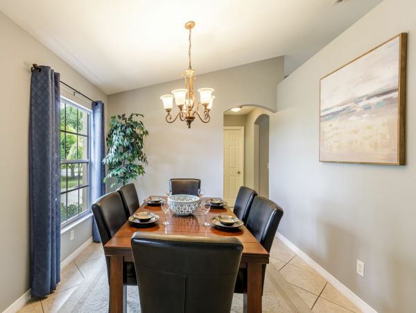 Cape Coral Vacation Home 4 Bedrooms & Private Caged Pool