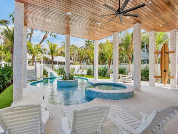 Coastal Luxe Retreat - 8 Bedroom Oasis Steps from Siesta Key Beach