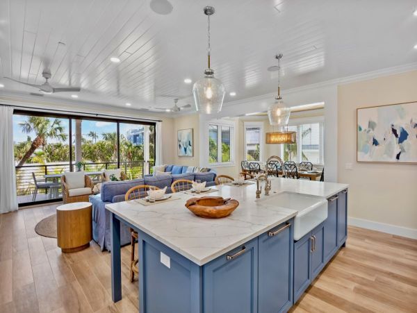 Coastal Luxe Retreat - 8 Bedroom Oasis Steps from Siesta Key Beach