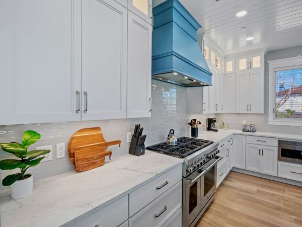 Coastal Luxe Retreat - 8 Bedroom Oasis Steps from Siesta Key Beach