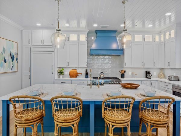 Coastal Luxe Retreat - 8 Bedroom Oasis Steps from Siesta Key Beach