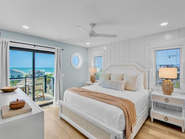 Coastal Luxe Retreat - 8 Bedroom Oasis Steps from Siesta Key Beach