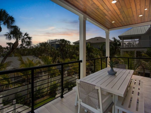 Coastal Luxe Retreat - 8 Bedroom Oasis Steps from Siesta Key Beach