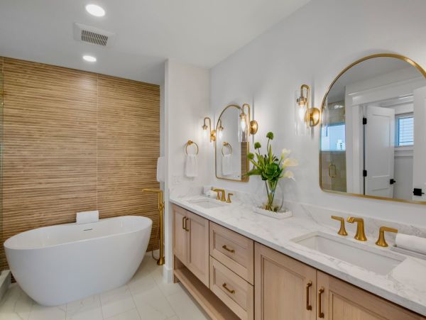 Coastal Luxe Retreat - 8 Bedroom Oasis Steps from Siesta Key Beach