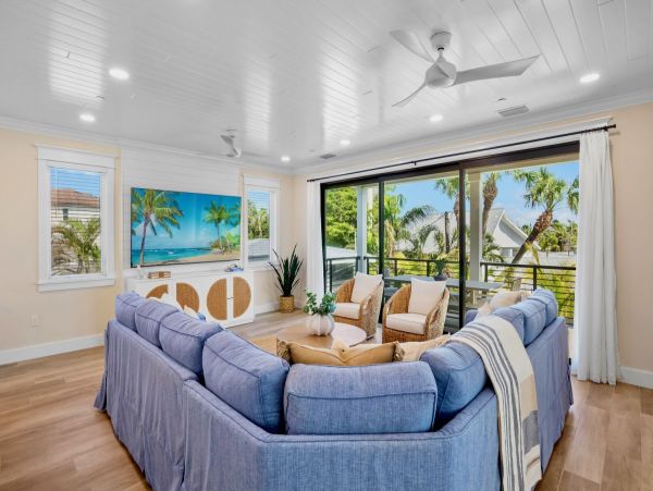 Coastal Luxe Retreat - 8 Bedroom Oasis Steps from Siesta Key Beach