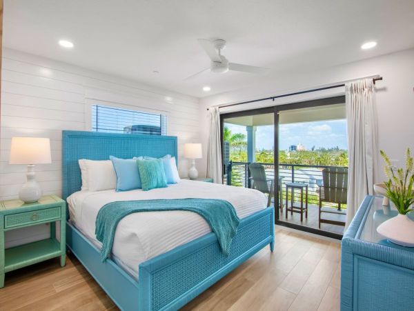 Coastal Luxe Retreat - 8 Bedroom Oasis Steps from Siesta Key Beach