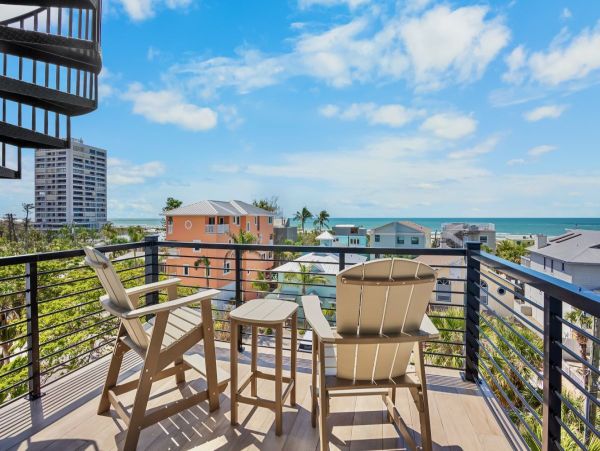 Coastal Luxe Retreat - 8 Bedroom Oasis Steps from Siesta Key Beach