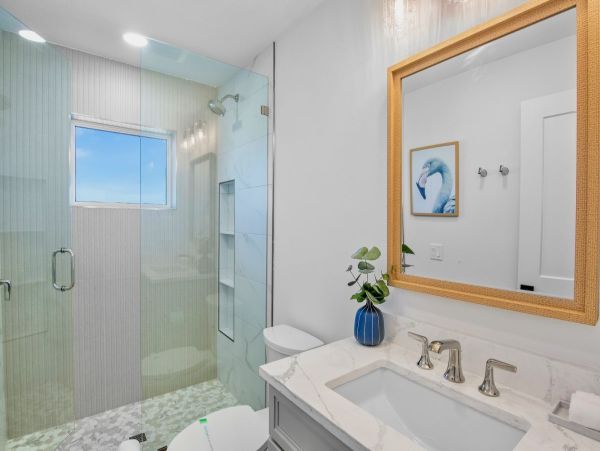 Coastal Luxe Retreat - 8 Bedroom Oasis Steps from Siesta Key Beach