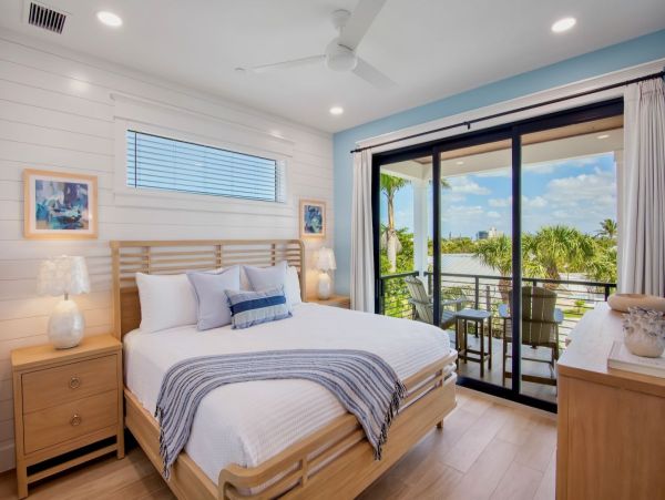 Coastal Luxe Retreat - 8 Bedroom Oasis Steps from Siesta Key Beach