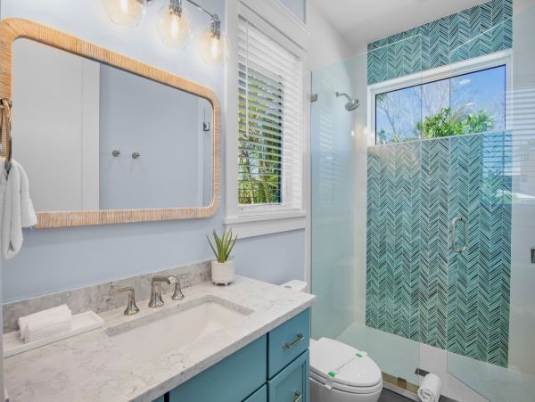 Coastal Luxe Retreat - 8 Bedroom Oasis Steps from Siesta Key Beach