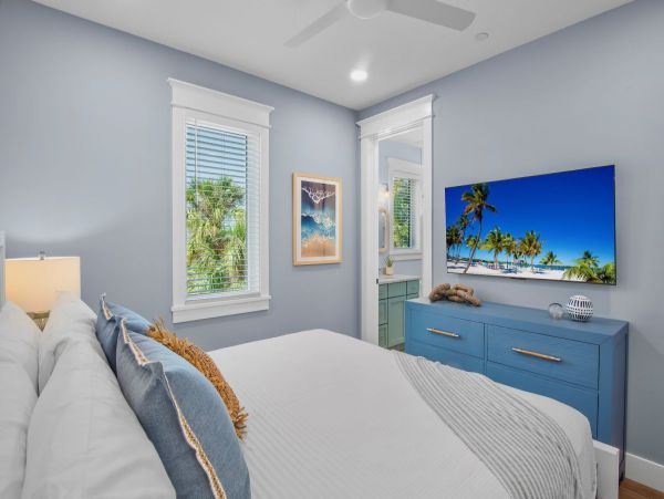 Coastal Luxe Retreat - 8 Bedroom Oasis Steps from Siesta Key Beach