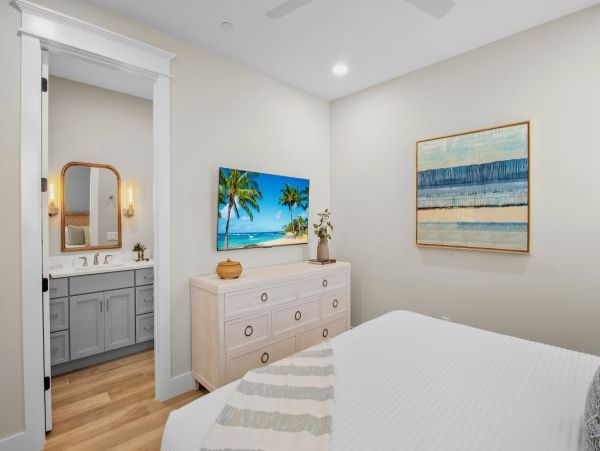Coastal Luxe Retreat - 8 Bedroom Oasis Steps from Siesta Key Beach