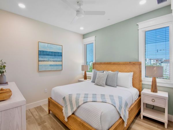 Coastal Luxe Retreat - 8 Bedroom Oasis Steps from Siesta Key Beach