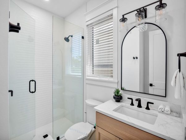 Coastal Luxe Retreat - 8 Bedroom Oasis Steps from Siesta Key Beach