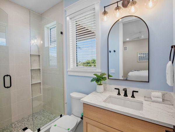 Coastal Luxe Retreat - 8 Bedroom Oasis Steps from Siesta Key Beach