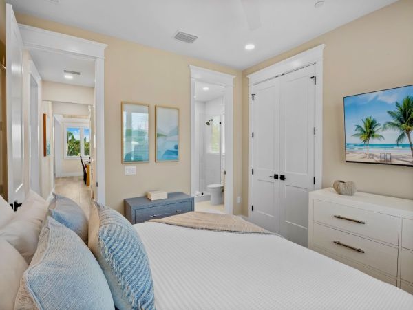 Coastal Luxe Retreat - 8 Bedroom Oasis Steps from Siesta Key Beach