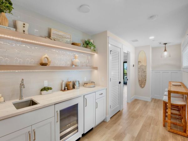 Coastal Luxe Retreat - 8 Bedroom Oasis Steps from Siesta Key Beach