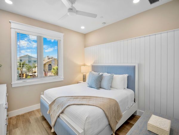 Coastal Luxe Retreat - 8 Bedroom Oasis Steps from Siesta Key Beach
