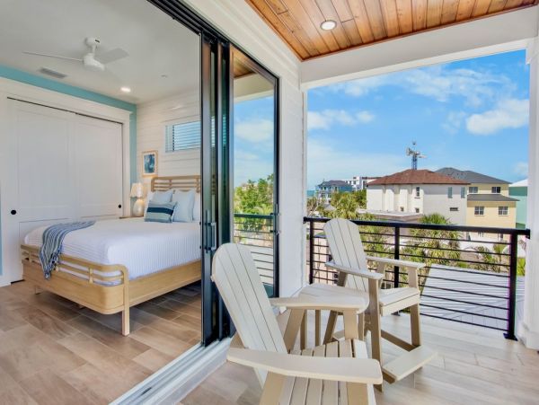 Coastal Luxe Retreat - 8 Bedroom Oasis Steps from Siesta Key Beach