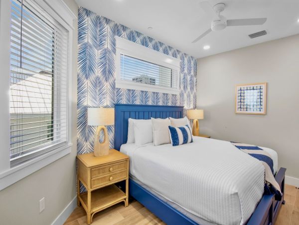 Coastal Luxe Retreat - 8 Bedroom Oasis Steps from Siesta Key Beach