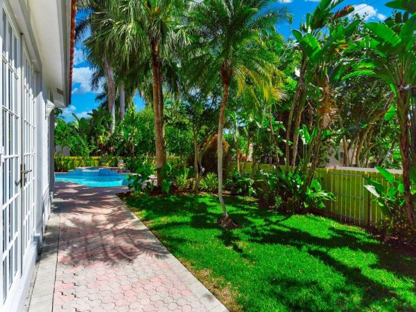 Luxury Hollywood FL Vacation Pool Home With 4 Bedrooms