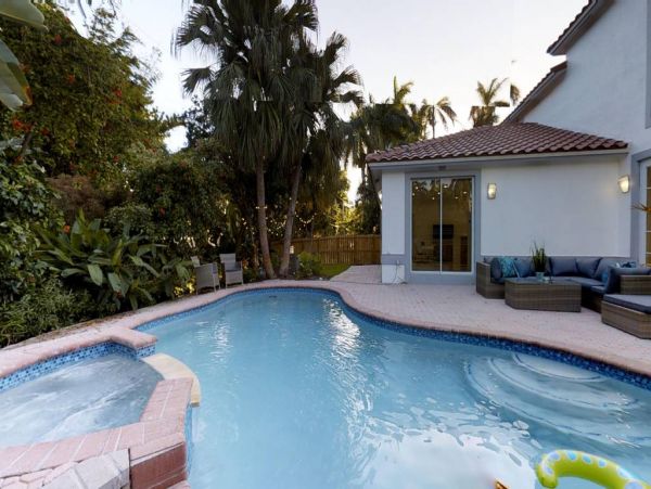 Luxury Hollywood FL Vacation Pool Home With 4 Bedrooms