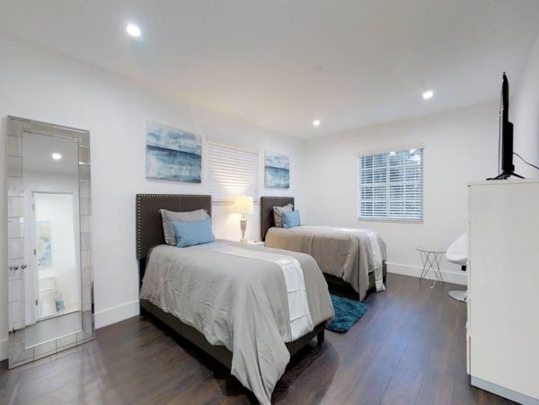 Luxury Hollywood FL Vacation Pool Home With 4 Bedrooms