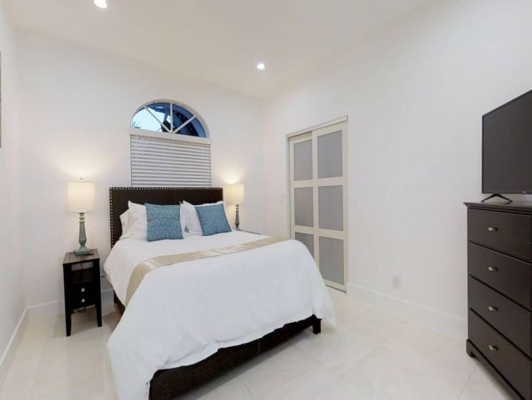 Luxury Hollywood FL Vacation Pool Home With 4 Bedrooms