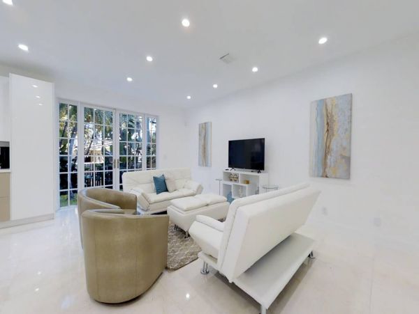 Luxury Hollywood FL Vacation Pool Home With 4 Bedrooms