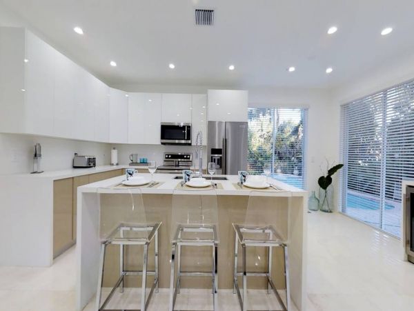 Luxury Hollywood FL Vacation Pool Home With 4 Bedrooms